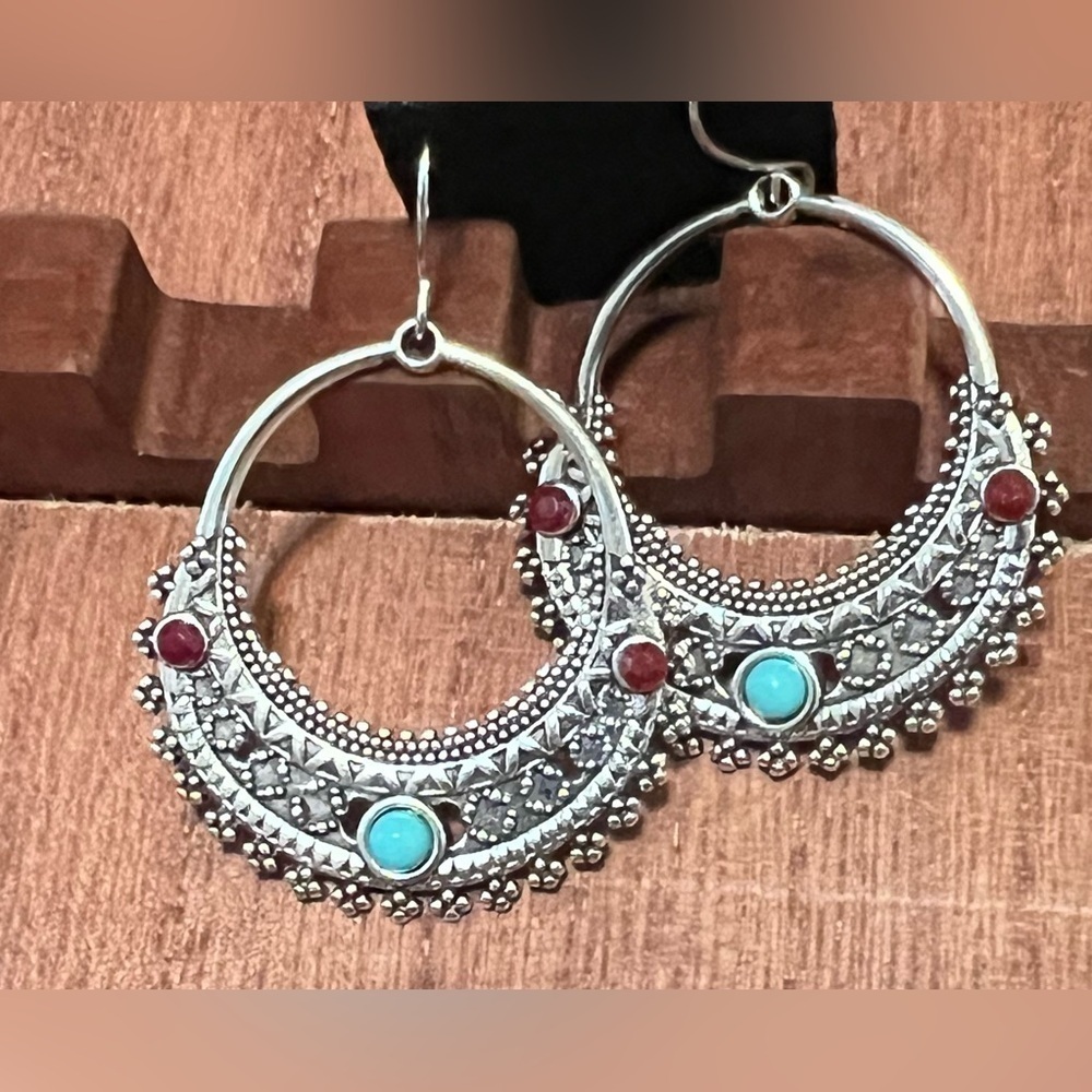 Beautiful pair of Boho earrings, BN!